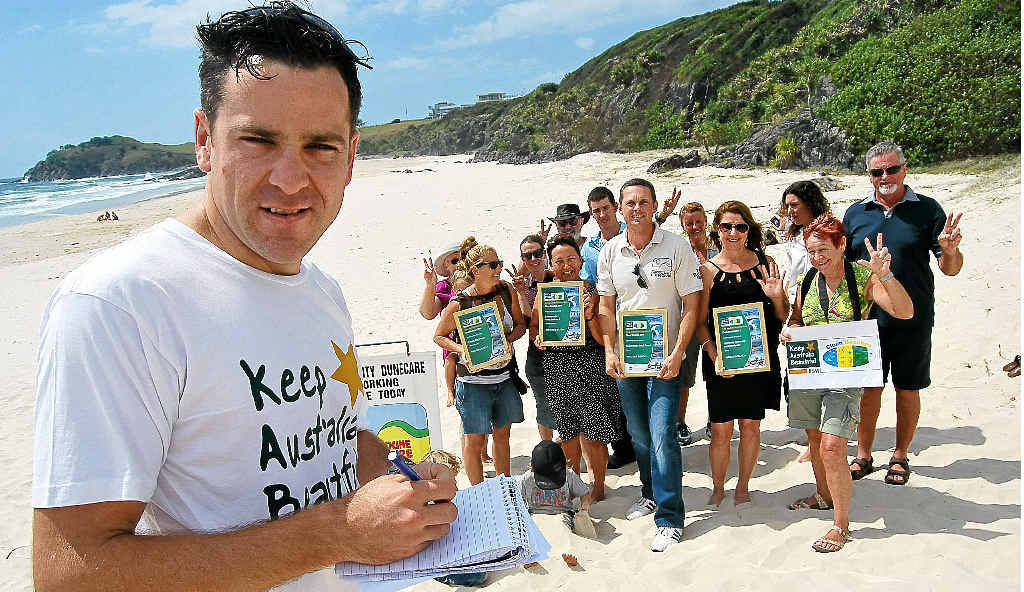 Keep Australia Beautiful’s Peter McLean with Overall Clean Beach Award winners from Cabarita Beach.  